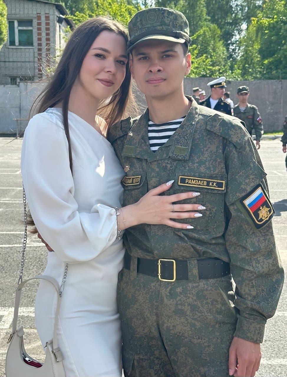 Светлая композиция из цветов в крупном плане